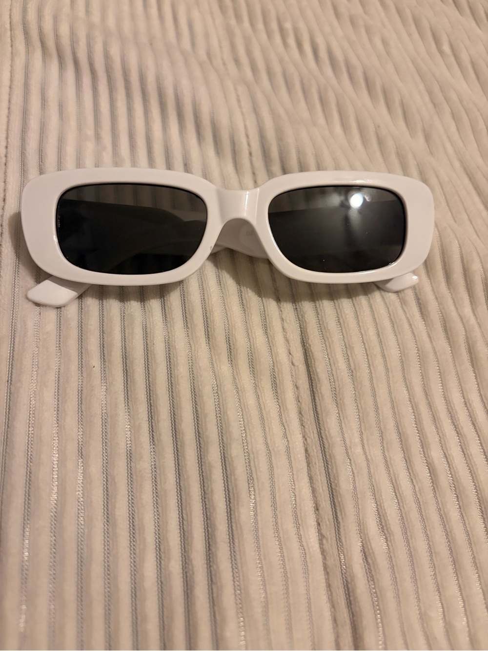 Source Unknown White Rectangular Women's Sunglasses with Dark Lenses